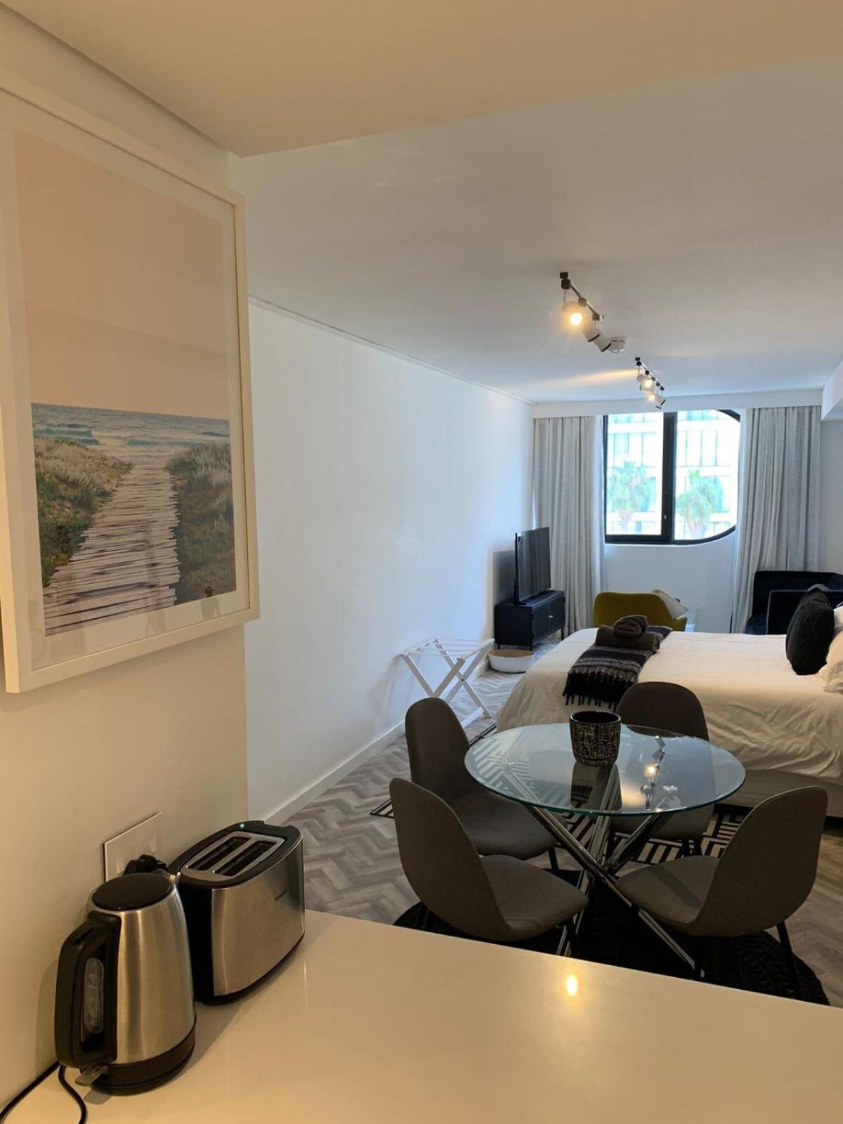 Upper City Central Large Sunny Studio Cape Town Exterior photo